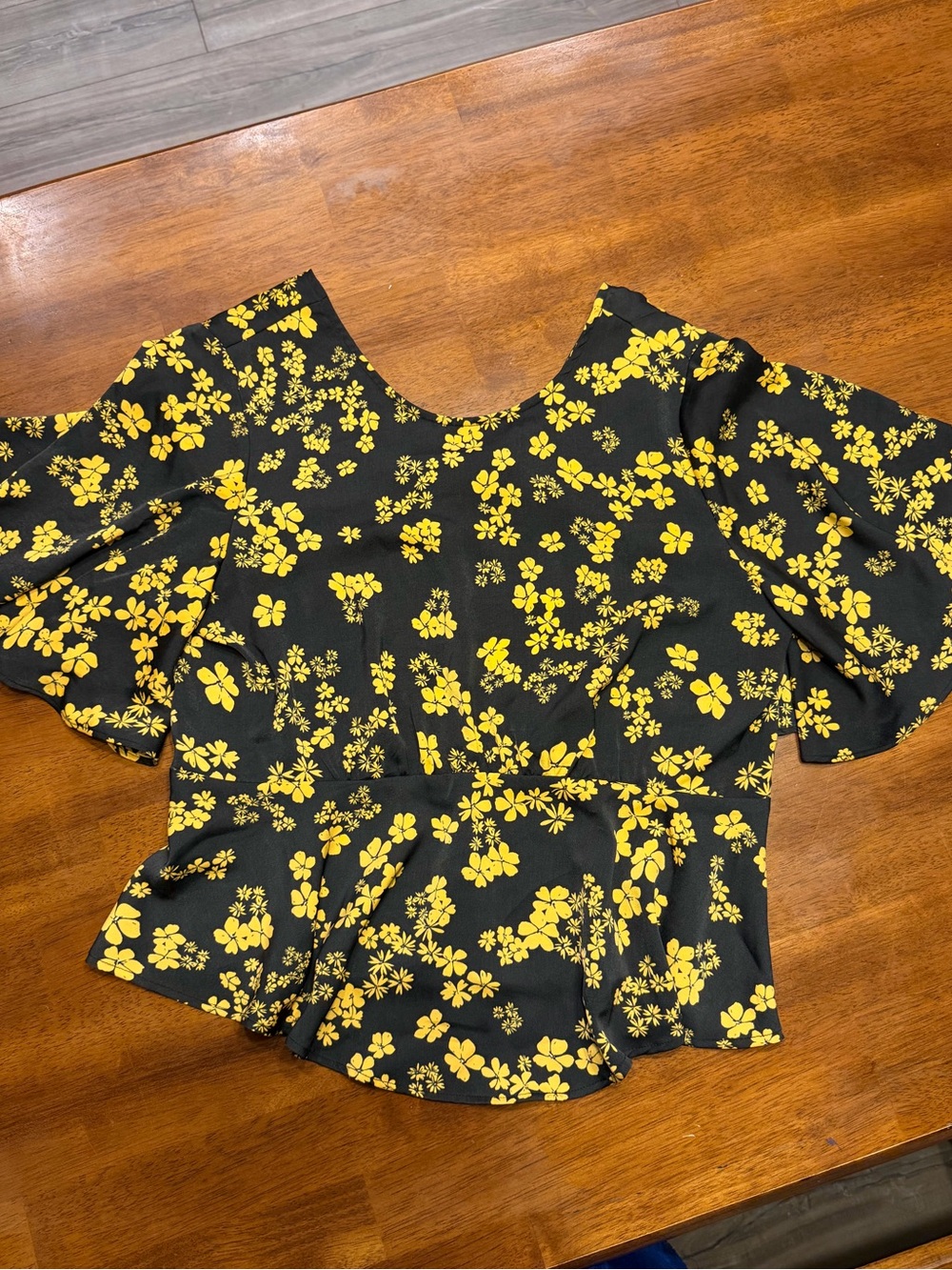 Who What Wear NWT Yellow and Black top Size M